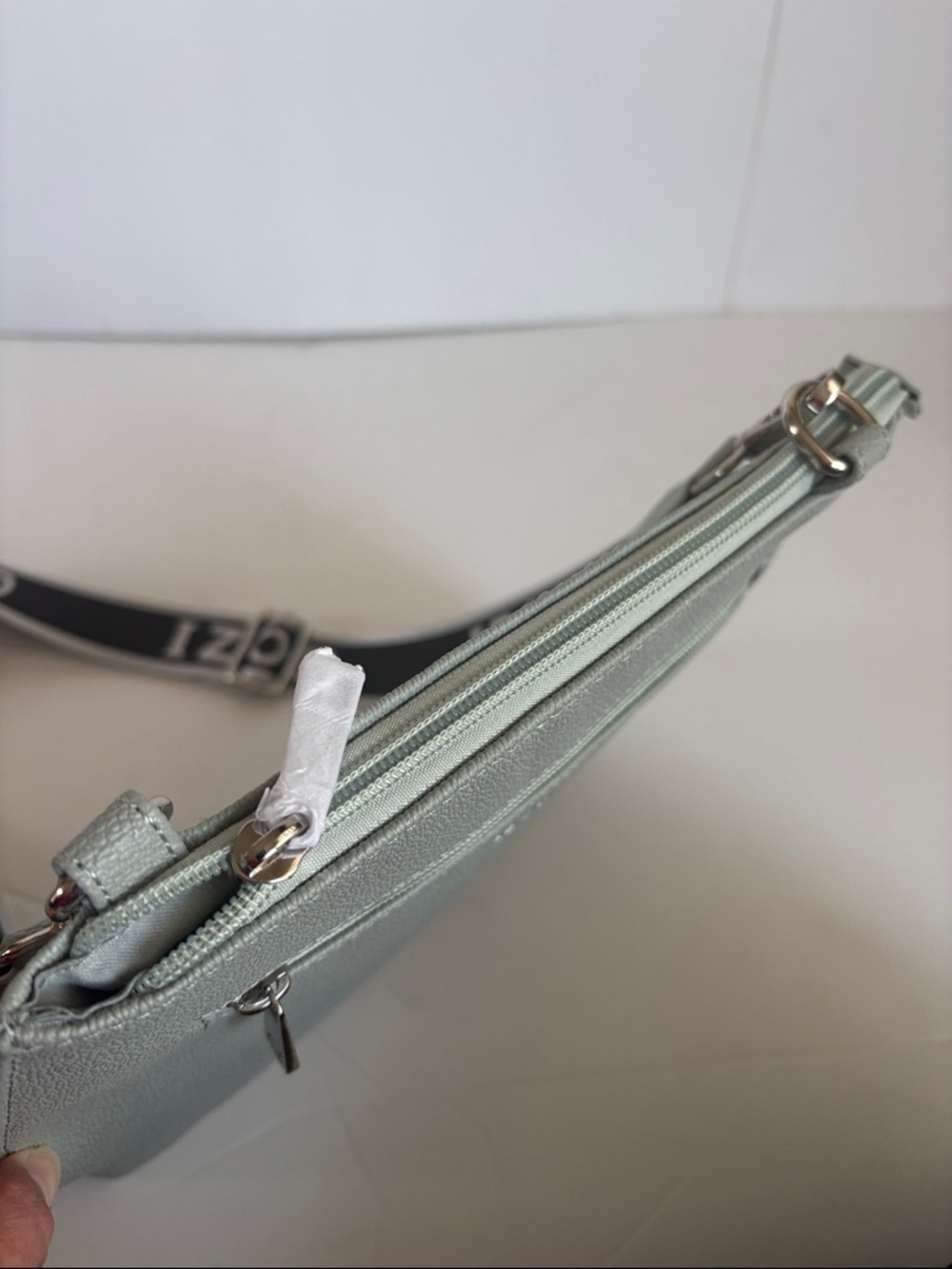 Izod sage green pebbled faux leather crossbody bag w removable adjustable strap - Picture 13 of 15